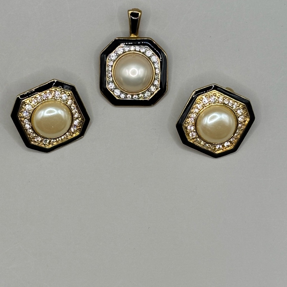 TAT Elegant Gold and Black Pearl pendant & earrings Jewelry Set 80’s-90’s